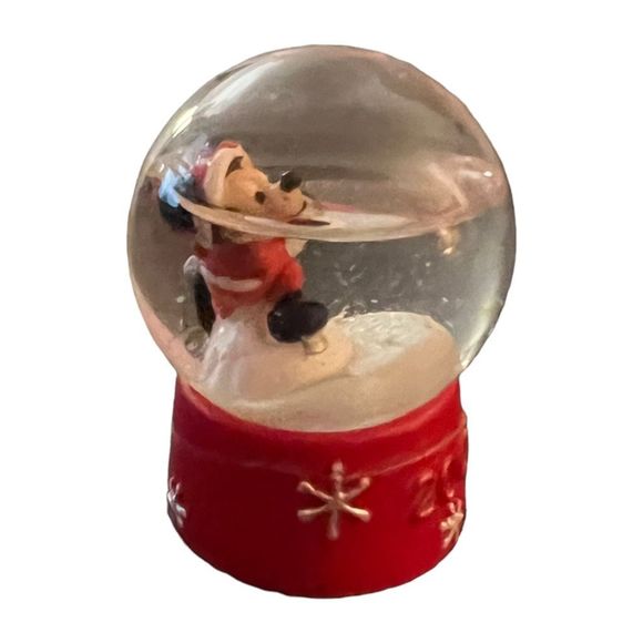 Kohl’s 2007 Mini Snow Globe Disney Mickey Mouse Approx 1.5” Base‎ READ - Picture 2 of 7